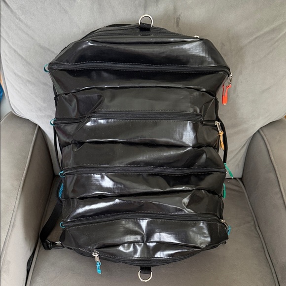 Sleek Vik 30L Hybrid Duffel Bag - Picture 7 of 7